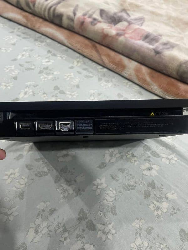 PS4 (Slim) 1 TB URGENT FOR SALE 2