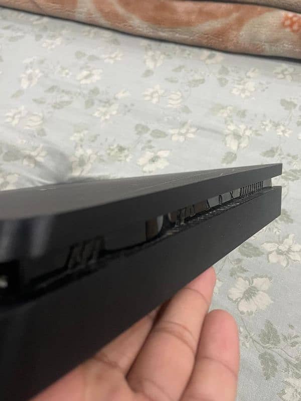 PS4 (Slim) 1 TB URGENT FOR SALE 3