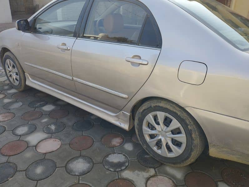 Toyota Corolla SE saloon 2003 3