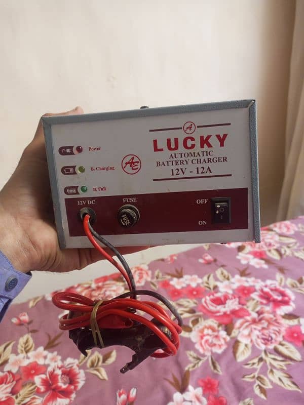 Lucky Automatic Battery Charger 12V - 12A 0