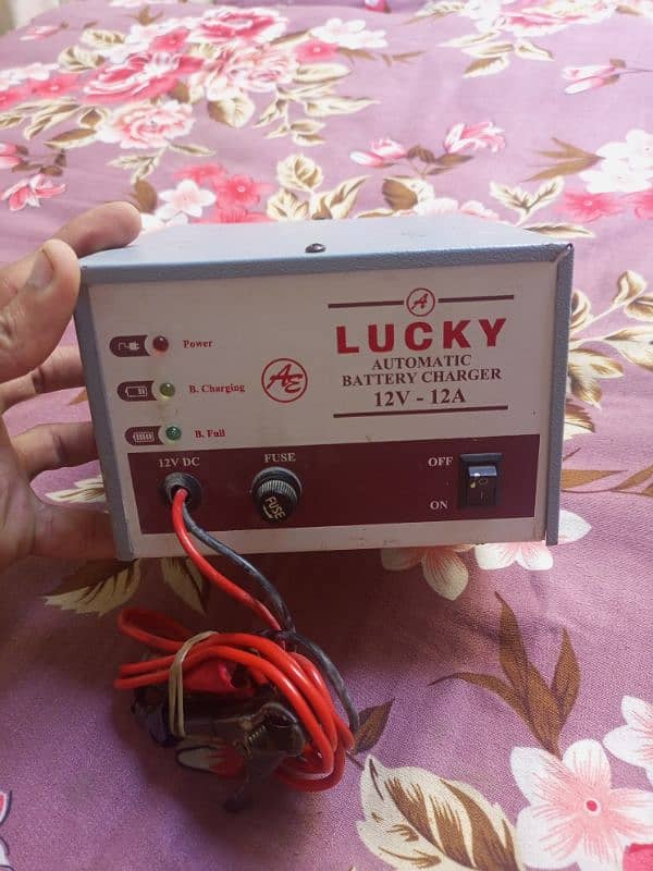 Lucky Automatic Battery Charger 12V - 12A 4