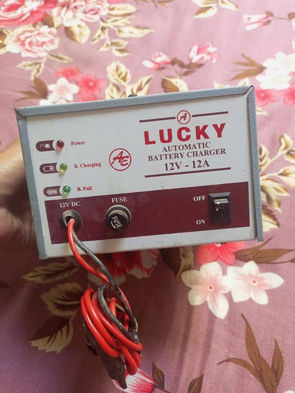 Lucky Automatic Battery Charger 12V - 12A 7