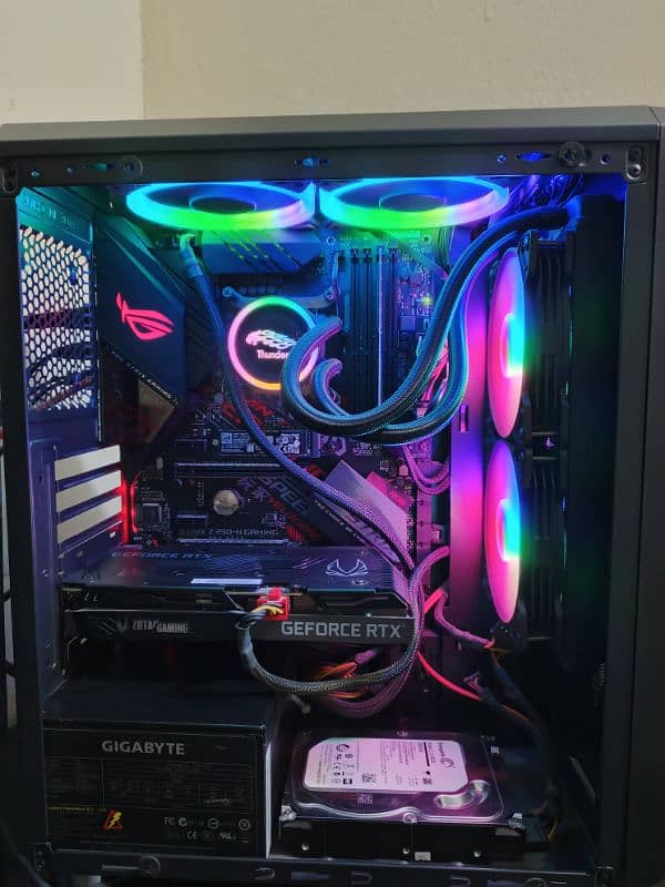 I'm selling my beast of a gaming/editing PC in 10/10 condition, 1