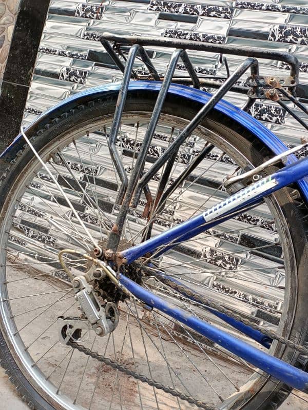 Road bicycle with gears 4