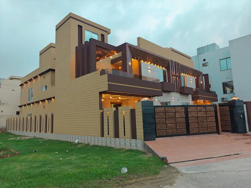 14 Marla Luxurious House For Sale In Nasheman Phase 2 Prime Location! 2