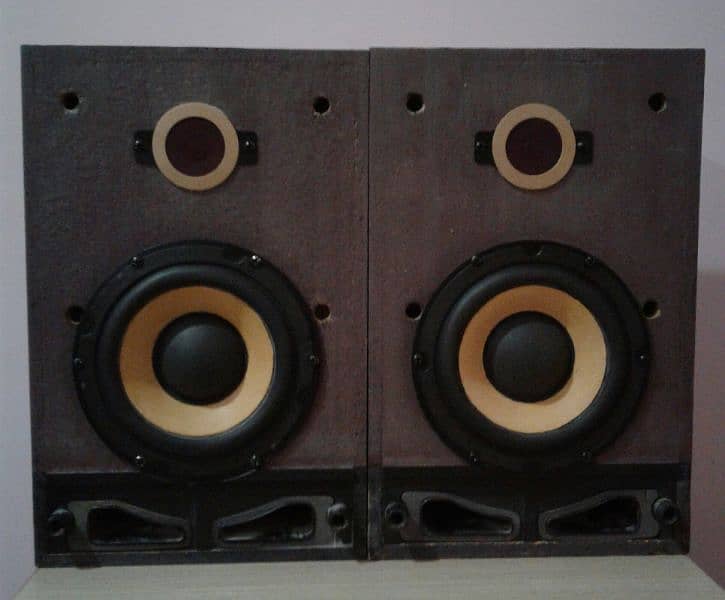 Aiwa speakers 1