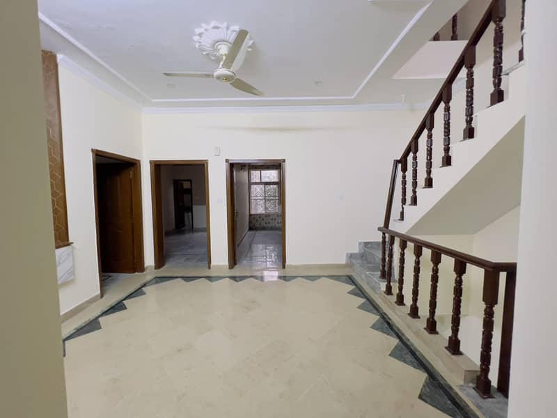 Prime 5 Marla Family Home in Johar Town - Close to All Amenities Emporium Mall 8