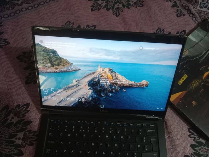 Dell touch screen laptop i5 8 gen 8 gb Ram 1