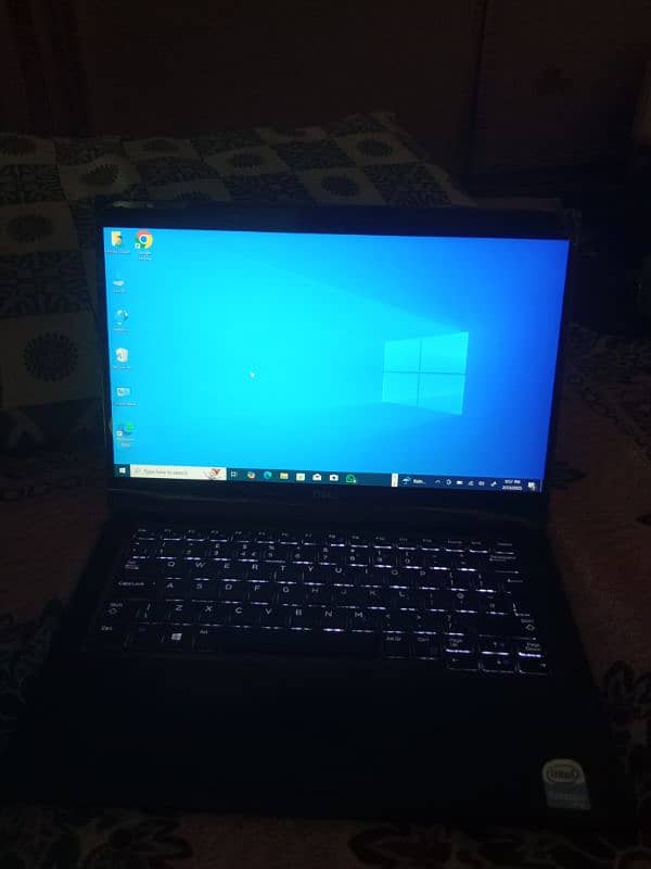 Dell touch screen laptop i5 8 gen 8 gb Ram 16