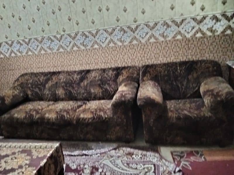 good condition 1'2'3 sofa set for urgent sale. . 1