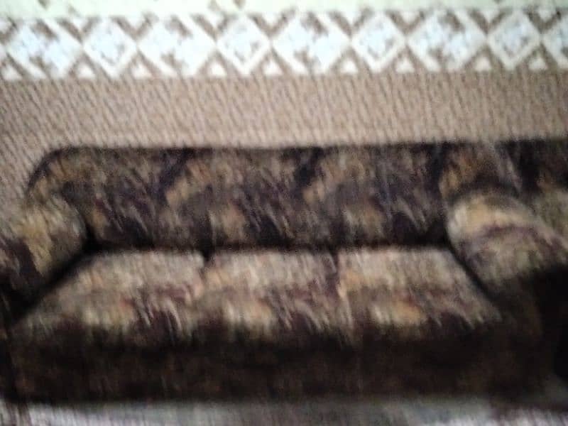 good condition 1'2'3 sofa set for urgent sale. . 2