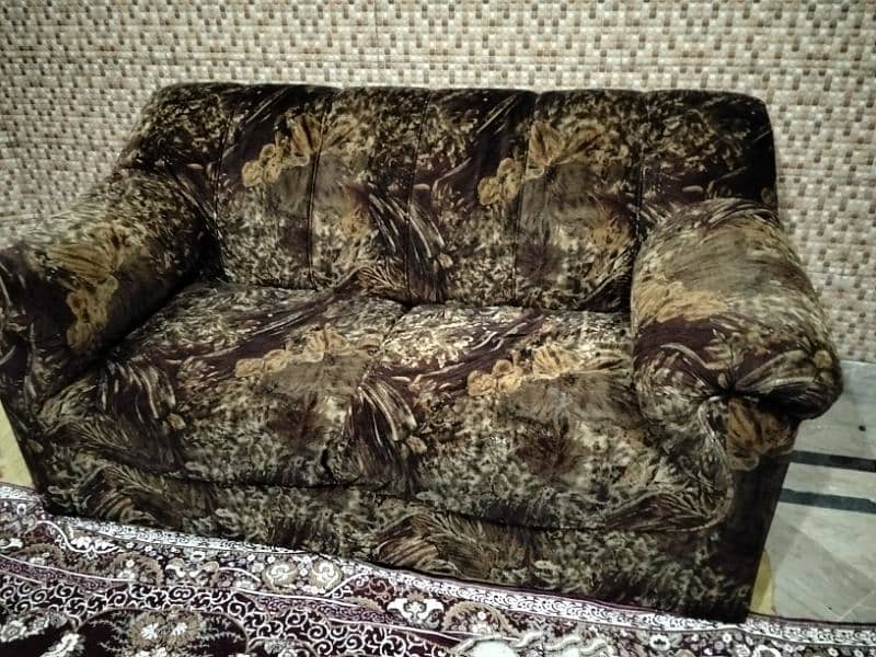 good condition 1'2'3 sofa set for urgent sale. . 3