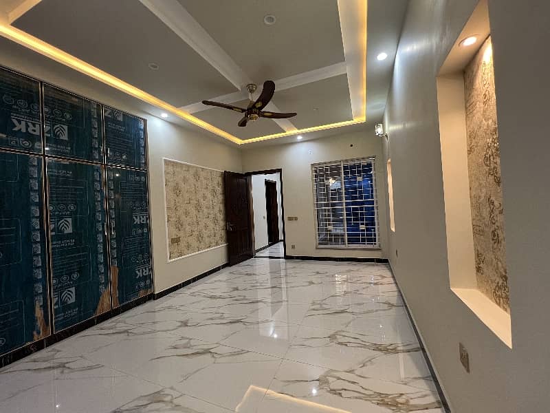 12 Marla Brand new House For Sale Hot Block G1 Near Doctors Hospital 18