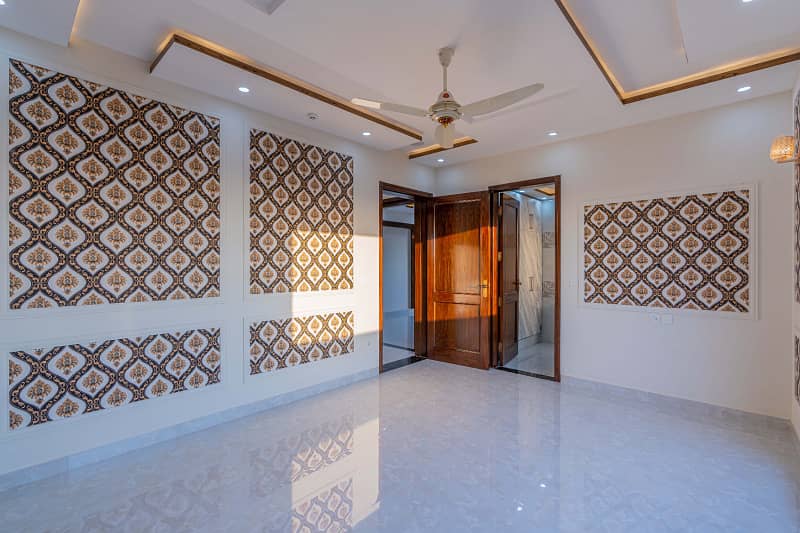 1 Kanal Full House Available For Rent In DHA Phase 4 13