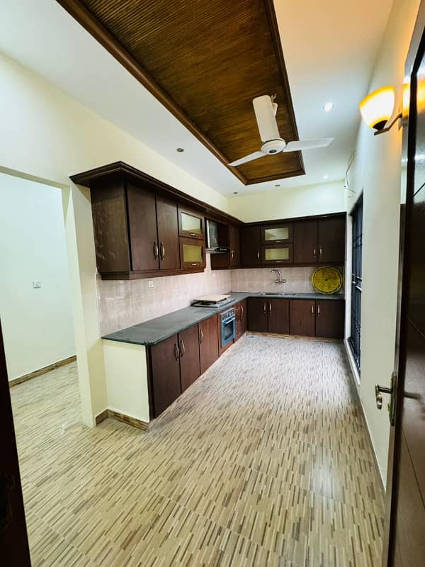 1 Kanal Full House Available For Rent In DHA Phase 5 4