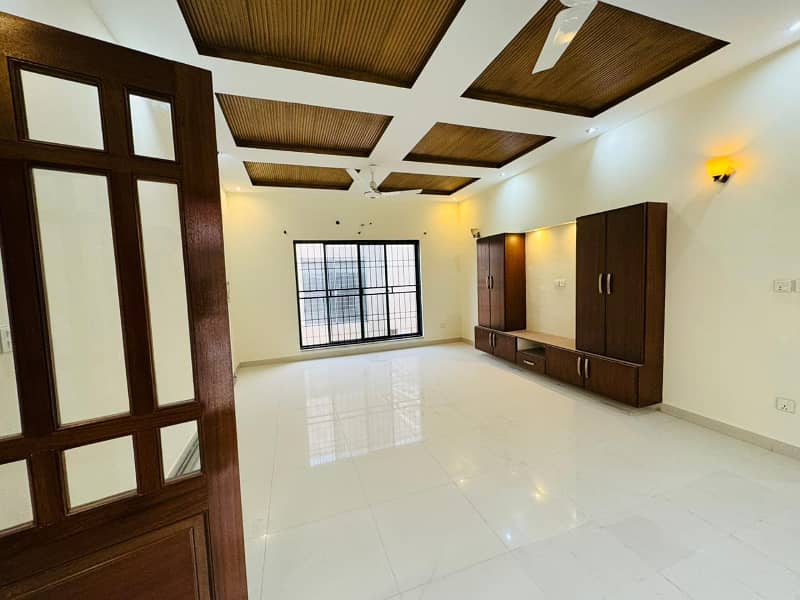 1 Kanal Full House Available For Rent In DHA Phase 5 9