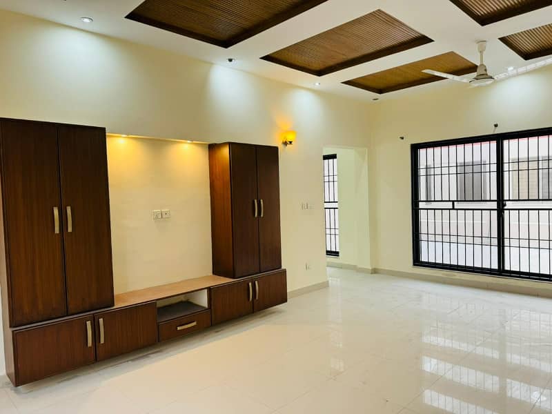 1 Kanal Full House Available For Rent In DHA Phase 5 11