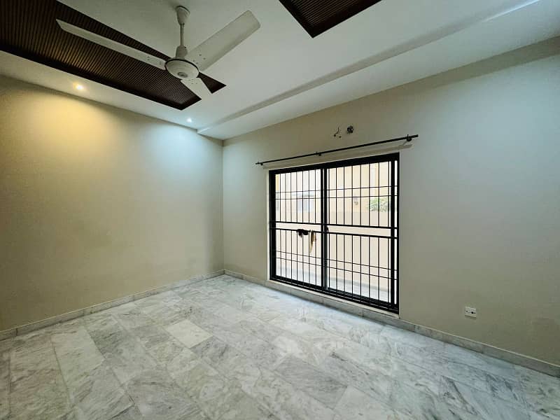 1 Kanal Full House Available For Rent In DHA Phase 5 15