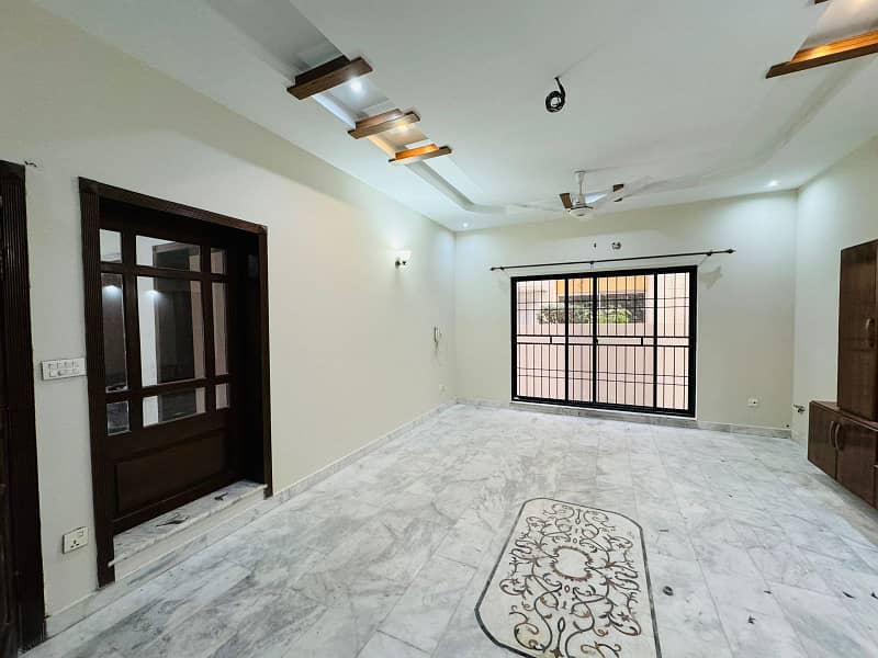 1 Kanal Full House Available For Rent In DHA Phase 5 16