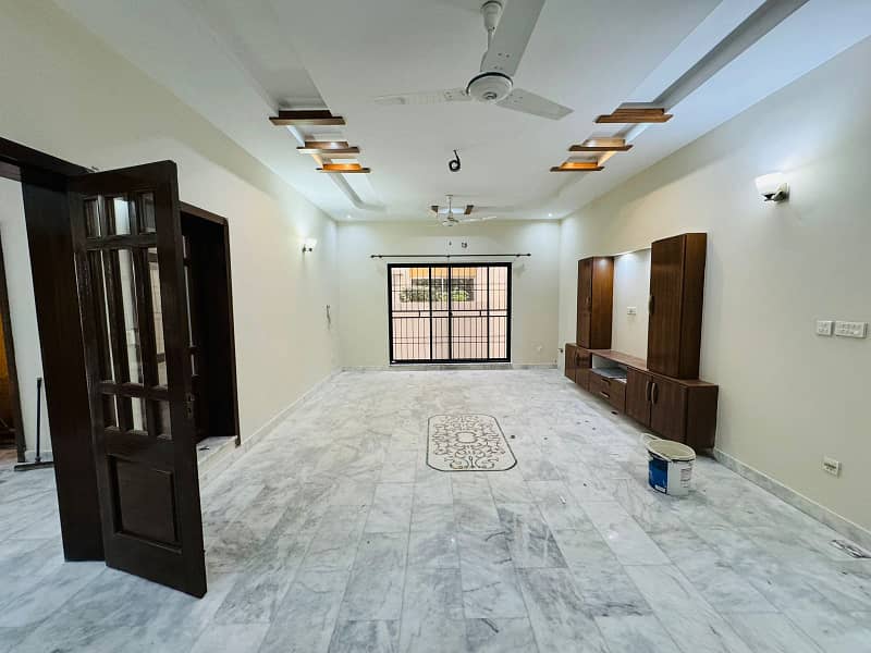 1 Kanal Full House Available For Rent In DHA Phase 5 18