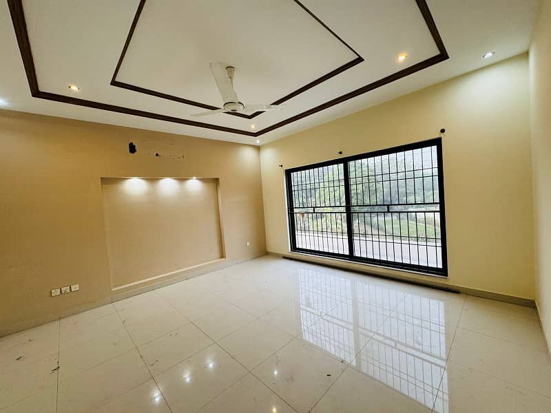 1 Kanal Full House Available For Rent In DHA Phase 5 21