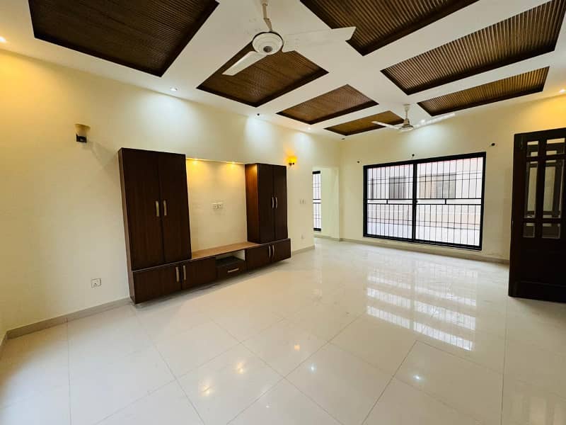 1 Kanal House Available For Sale In DHA Phase 2 4