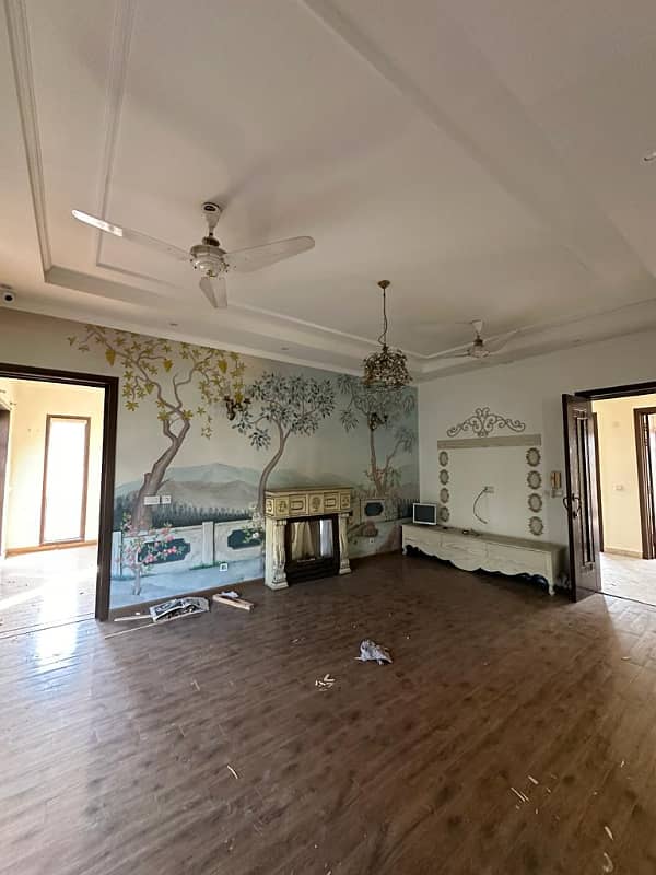 1 Kanal House Available For Sale In DHA Phase 1 2