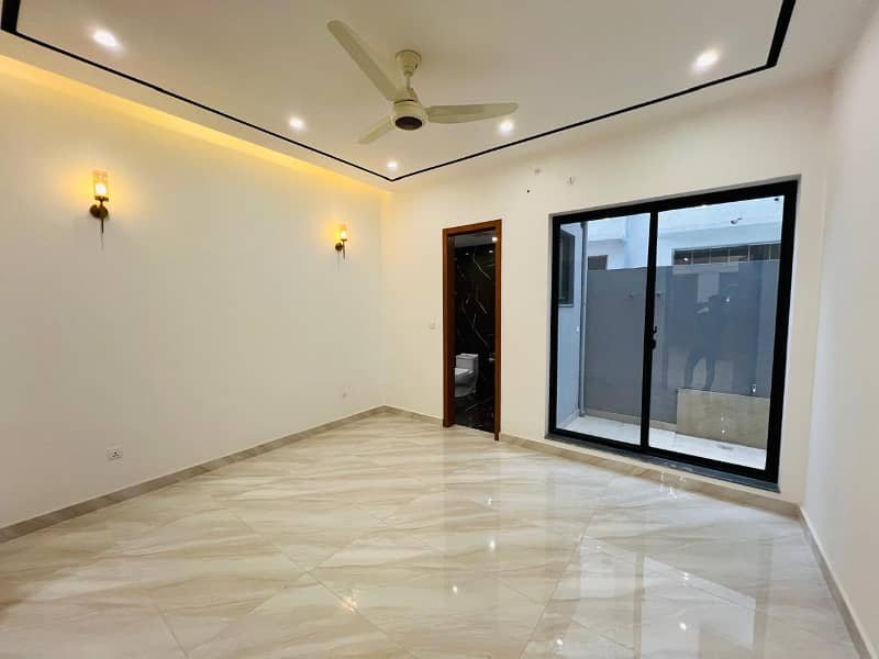 10 Marla House Available For Sale In Dha Phase 4 8