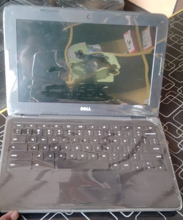 Dell 3180 Chromebook Win10 11.6  screen, 4GB Ram 32GB SSD, Window 10- 1