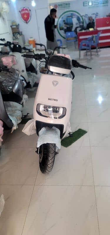 metro electric scooter whatsapp 03161952834 4