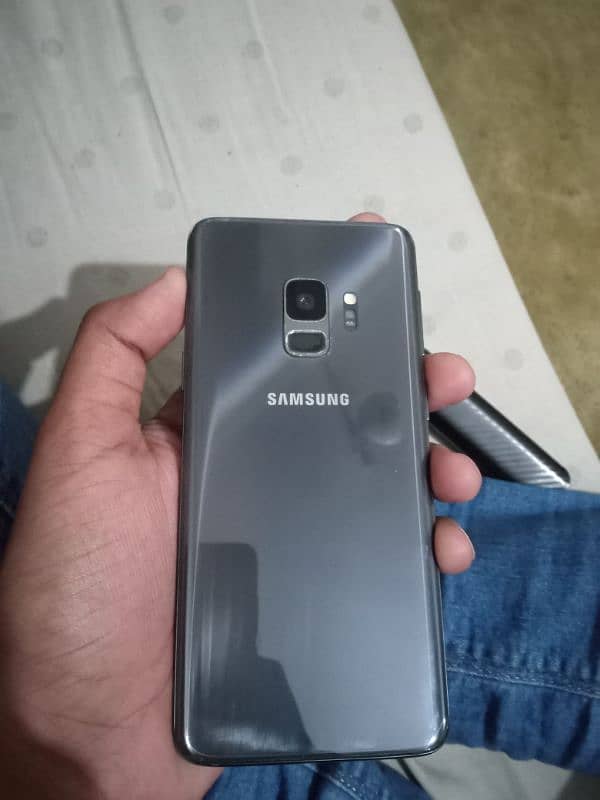 Samsung galaxy s9 with box exchange 1