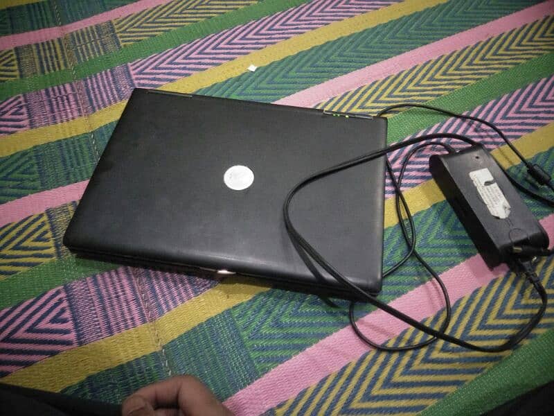 Dell laptop 2Gb Ram And 200 Gb memory 0