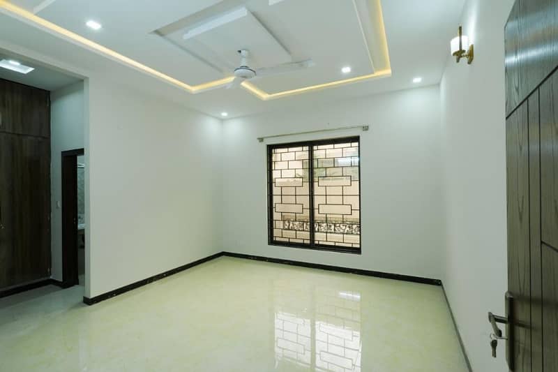 Book A 3200 Square Feet House In G-15 7