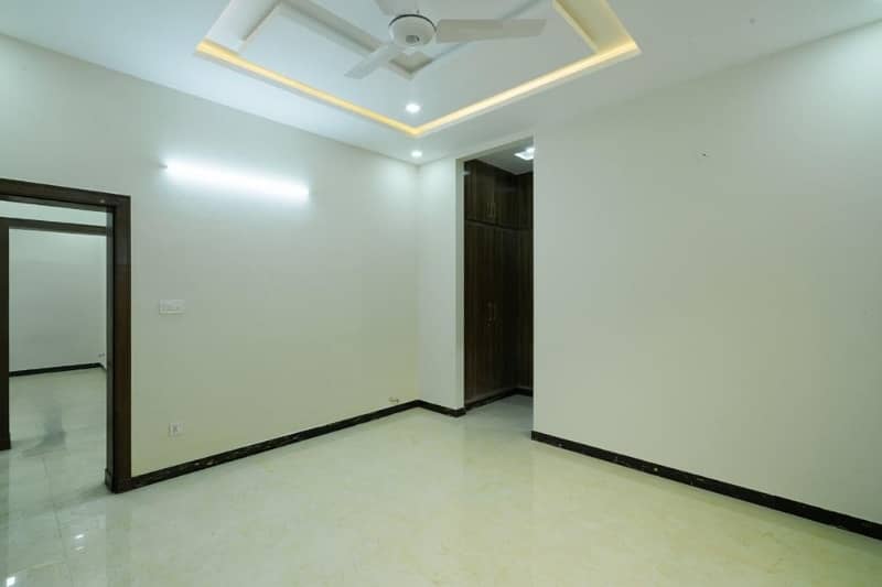 Book A 3200 Square Feet House In G-15 10