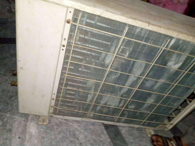 2 add out door Ac for sell 1 add a tan ac mokaml 2