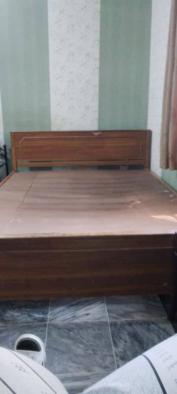 want to sale  bed 0