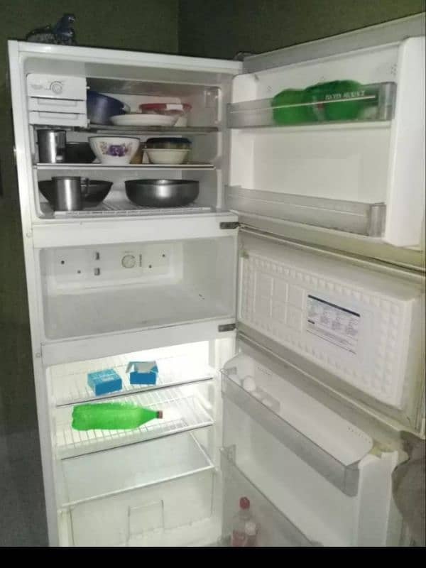 white Westinghouse Refrigerator. urgent sell 0