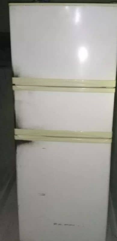 white Westinghouse Refrigerator. urgent sell 1