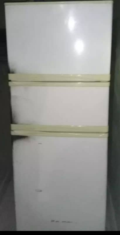 white Westinghouse Refrigerator. urgent sell 2