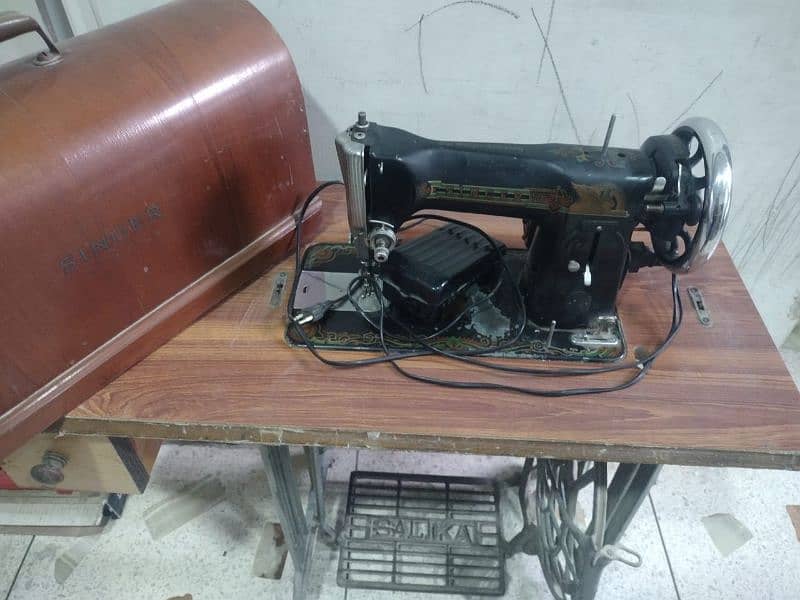 Singer Sewing Machine With Motor And Stand 1