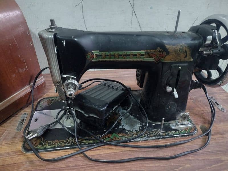 Singer Sewing Machine With Motor And Stand 3