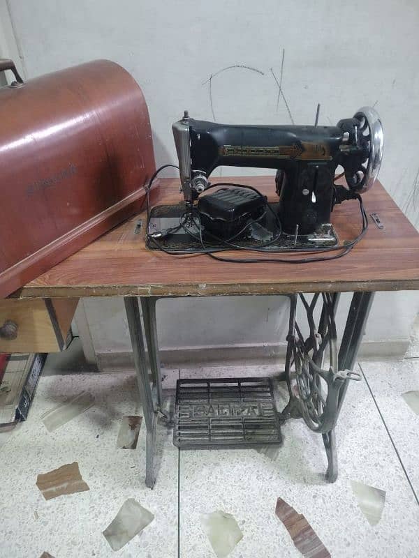 Singer Sewing Machine With Motor And Stand 6