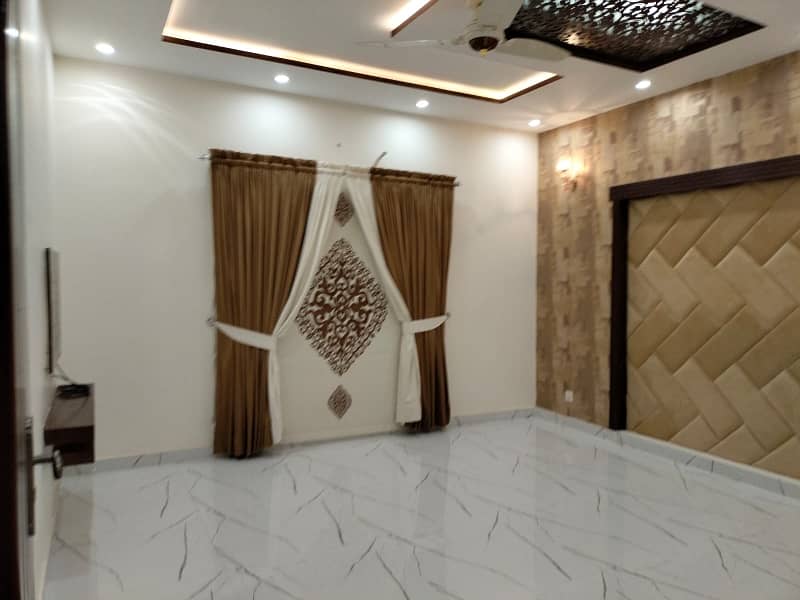 A 10 Marla House In Lahore Is On The Market For rent 0