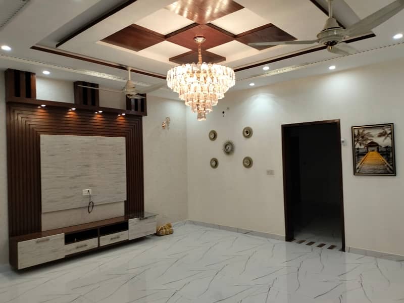 A 10 Marla House In Lahore Is On The Market For rent 2