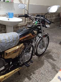 Honda 125 Special Edition Black & Gold Edition