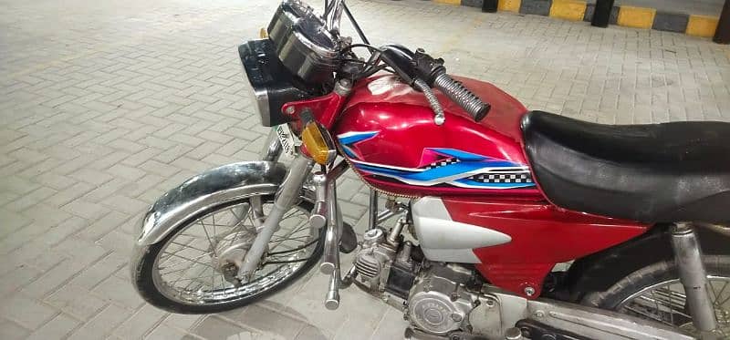 Yamaha 100 excellent condition good fuel average 0