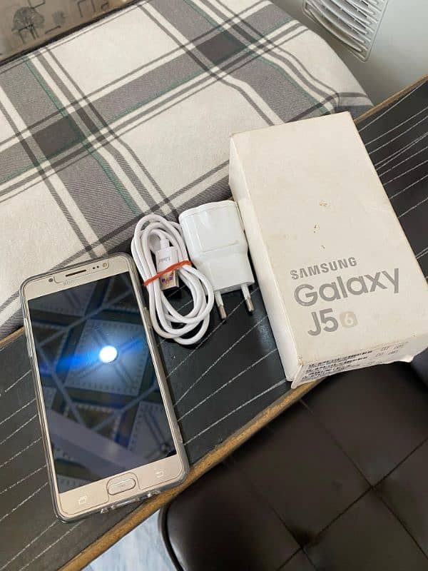 Samsung Galaxy j5 6