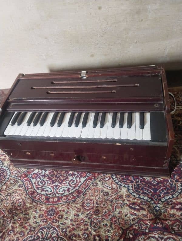 Indian Harmonium in good condition. 0