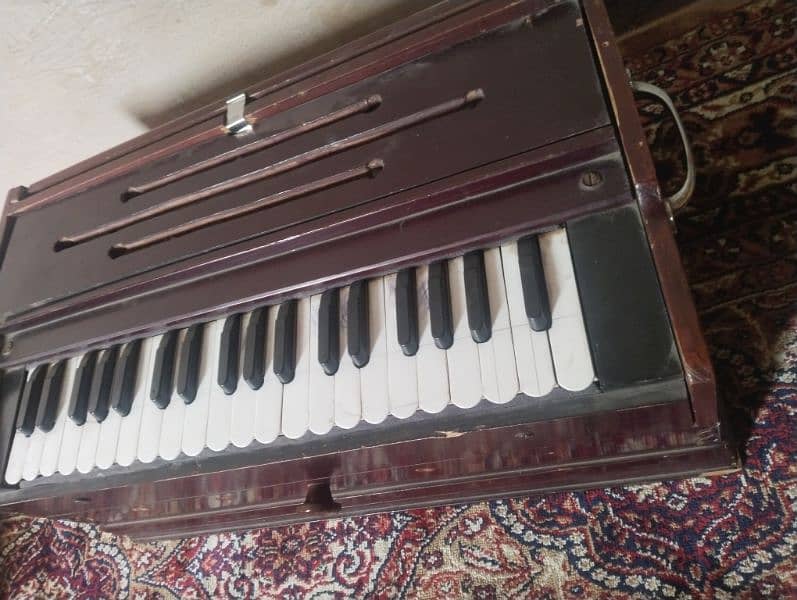 Indian Harmonium in good condition. 1