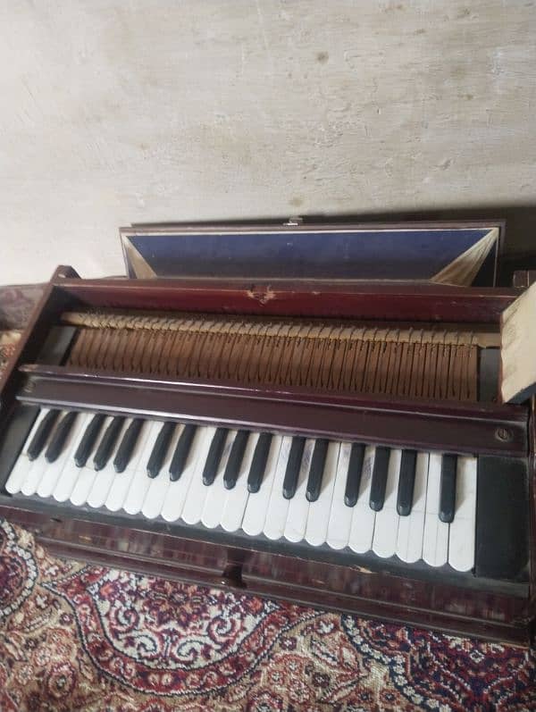 Indian Harmonium in good condition. 2